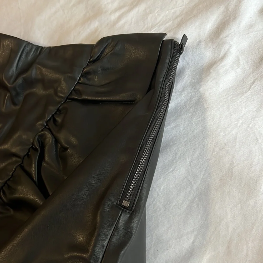 Black Faux Leather Skort from Zara - Picture 4 of 4